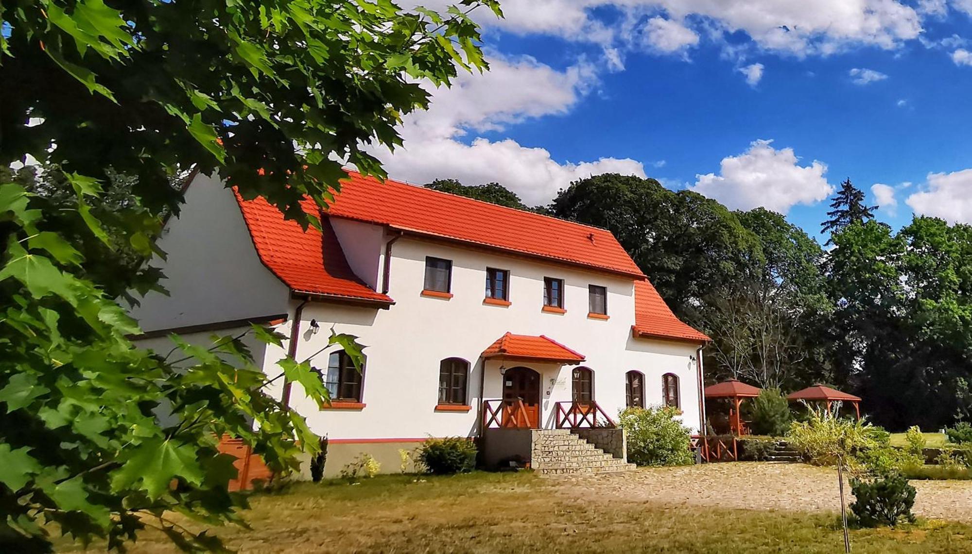 Gospodarstwo Nad Jeziorem Zalom  Exterior foto